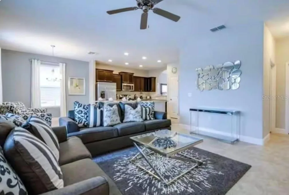 Slide show image of the Orlando Florida Home for Sale 08