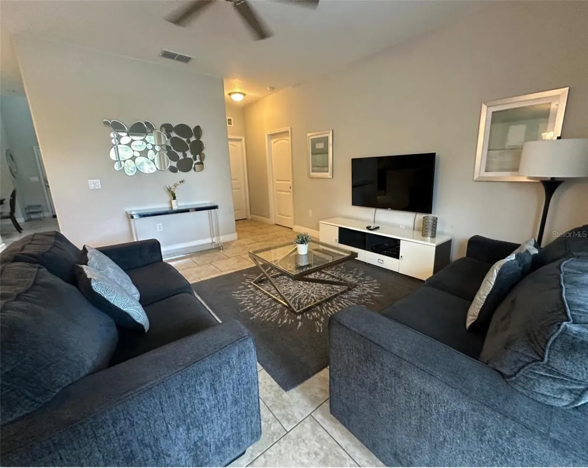 Slide show image of the Orlando Florida Home for Sale 09