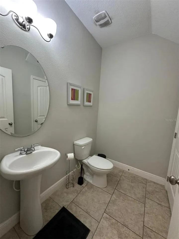 Slide show image of the Orlando Florida Home for Sale 16