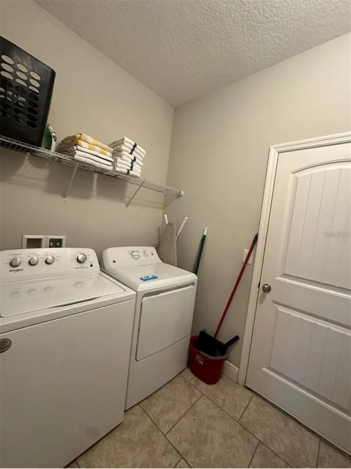 Slide show image of the Orlando Florida Home for Sale 17