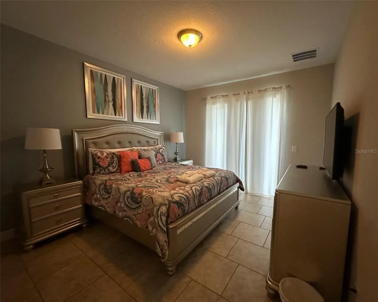 Slide show image of the Orlando Florida Home for Sale 19