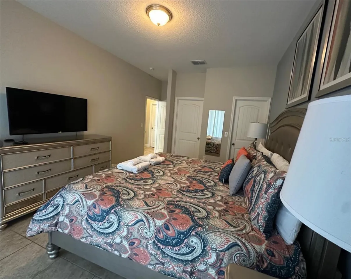 Slide show image of the Orlando Florida Home for Sale 21