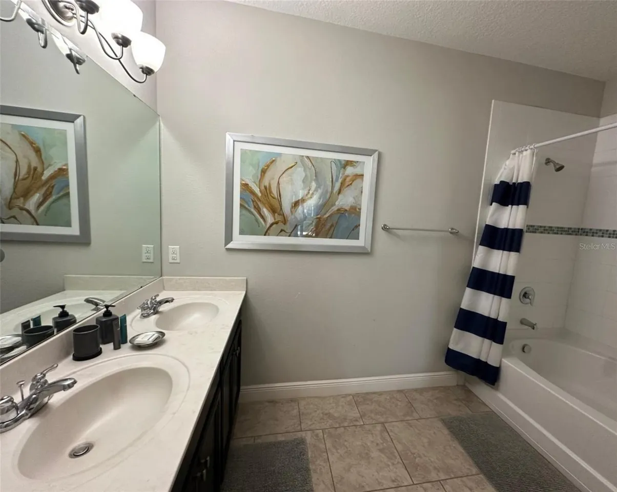 Slide show image of the Orlando Florida Home for Sale 23
