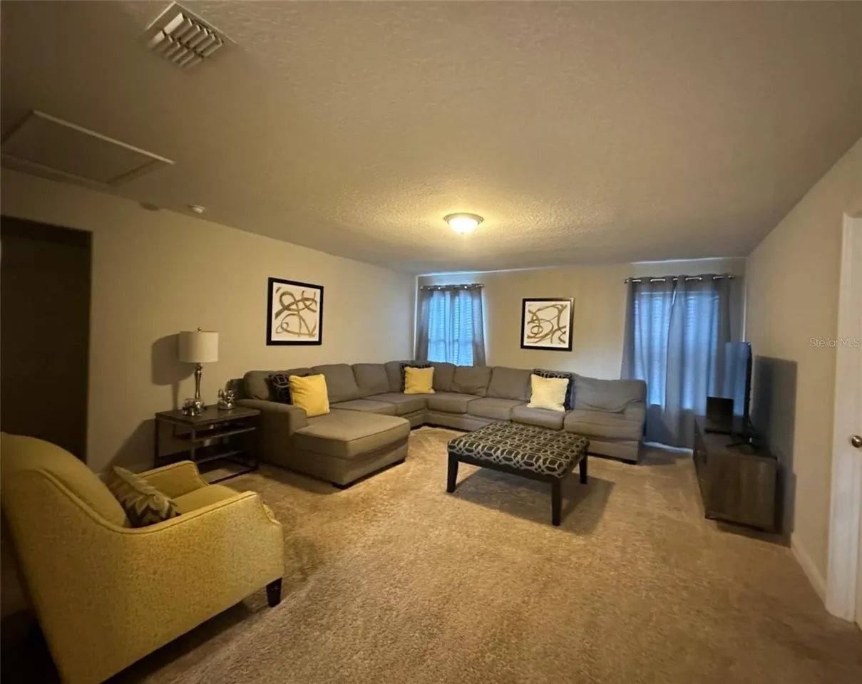 Slide show image of the Orlando Florida Home for Sale 27