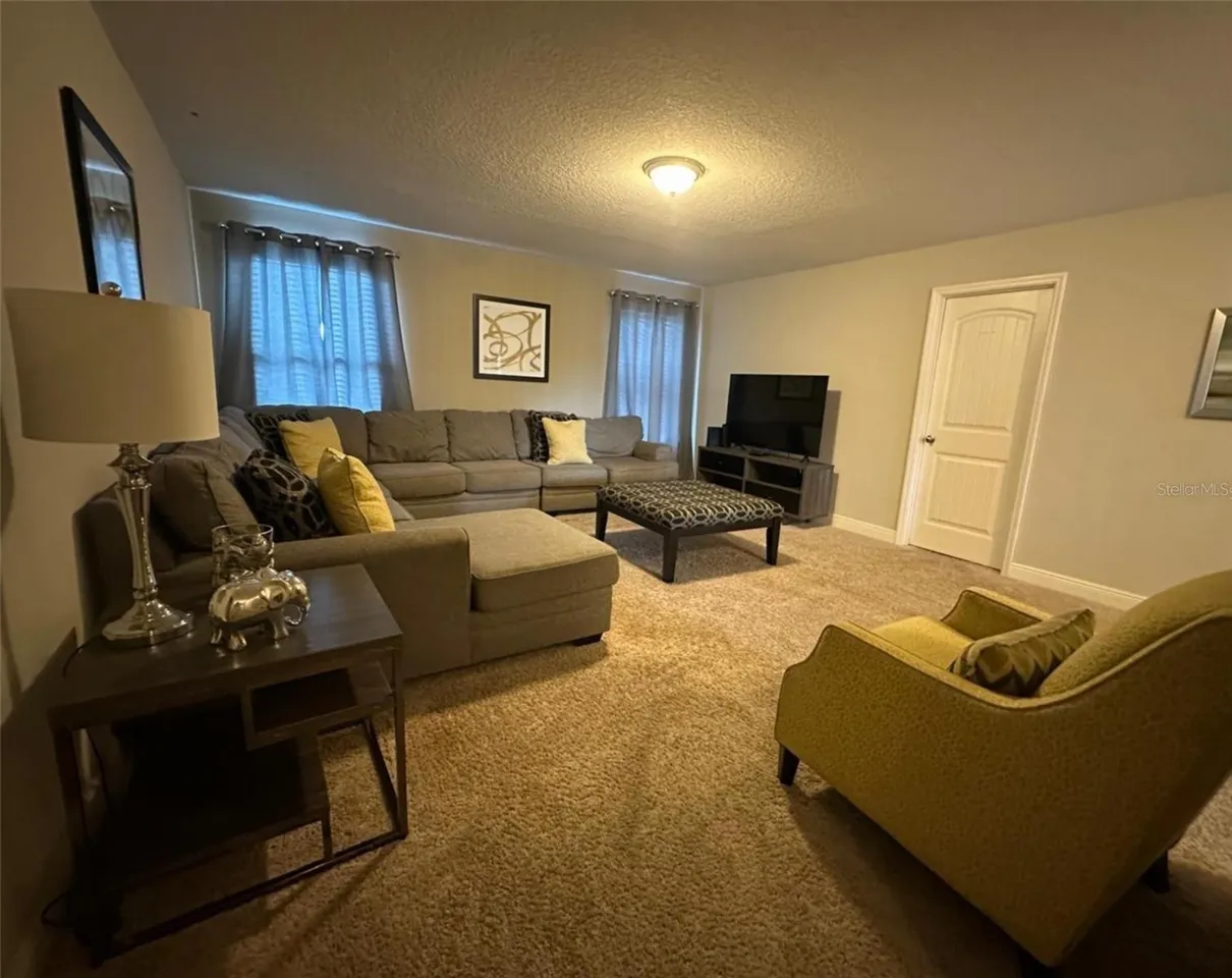 Slide show image of the Orlando Florida Home for Sale 28