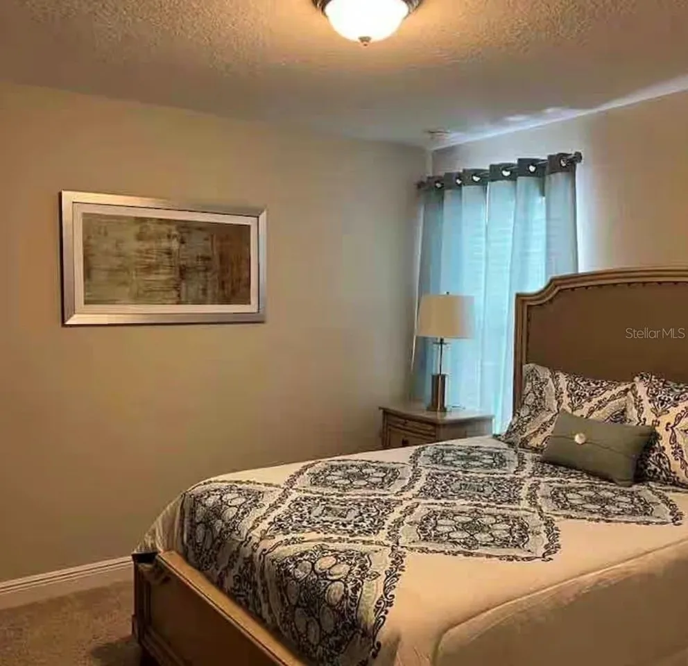Slide show image of the Orlando Florida Home for Sale 29