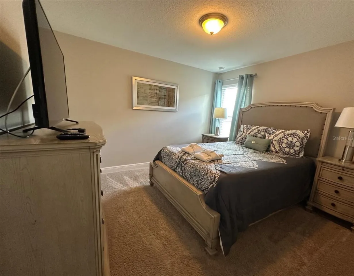 Slide show image of the Orlando Florida Home for Sale 30