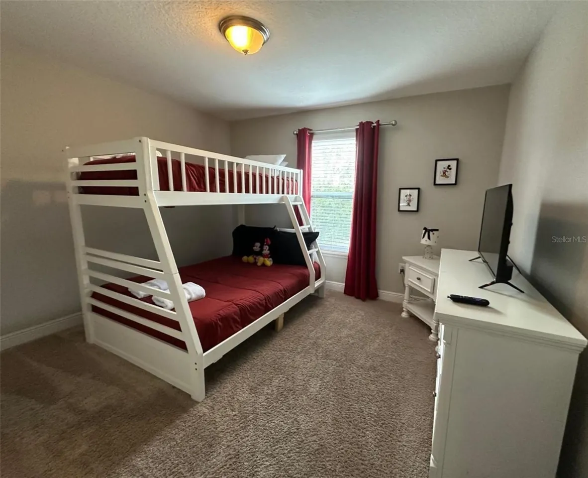 Slide show image of the Orlando Florida Home for Sale 32