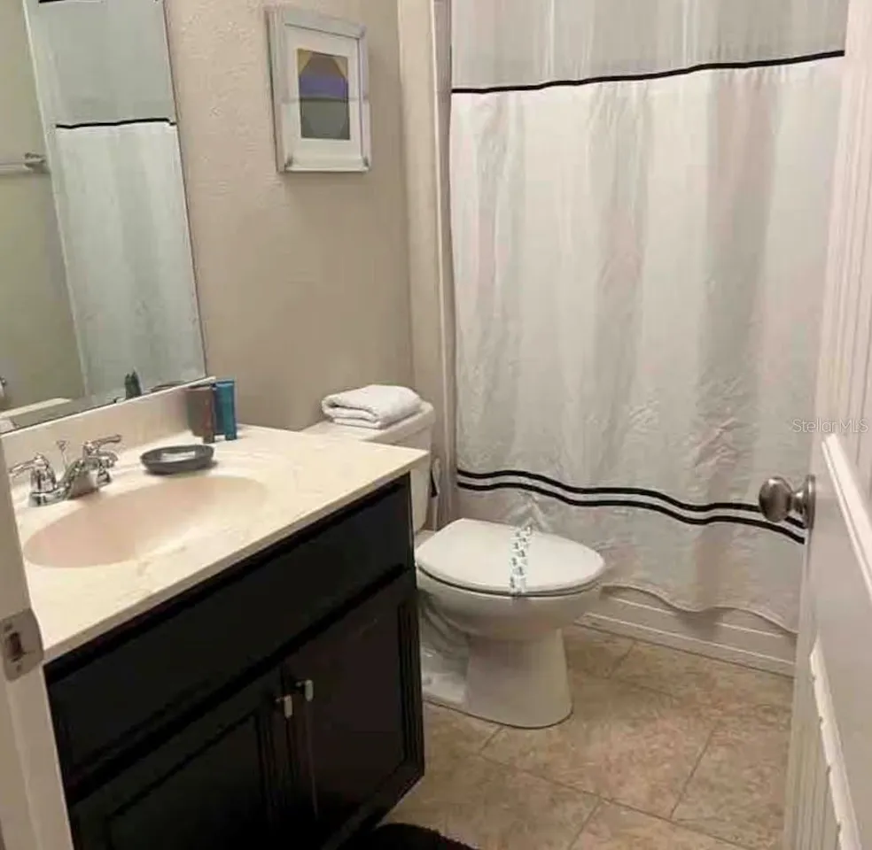 Slide show image of the Orlando Florida Home for Sale 33