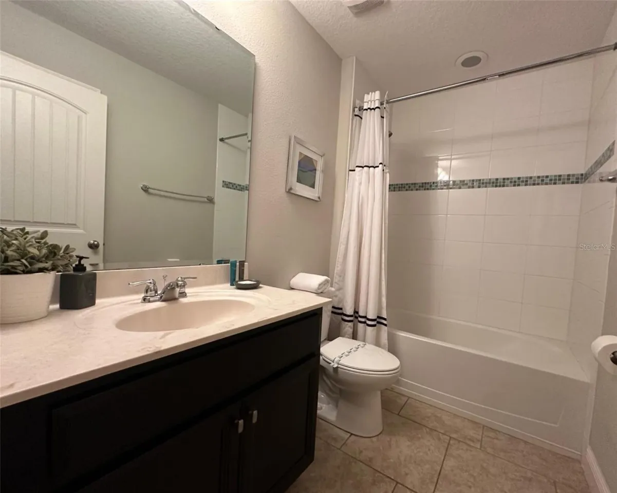 Slide show image of the Orlando Florida Home for Sale 34