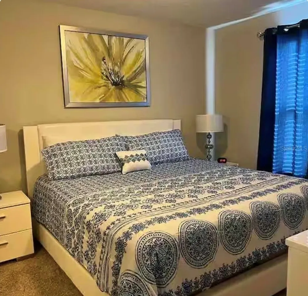 Slide show image of the Orlando Florida Home for Sale 35