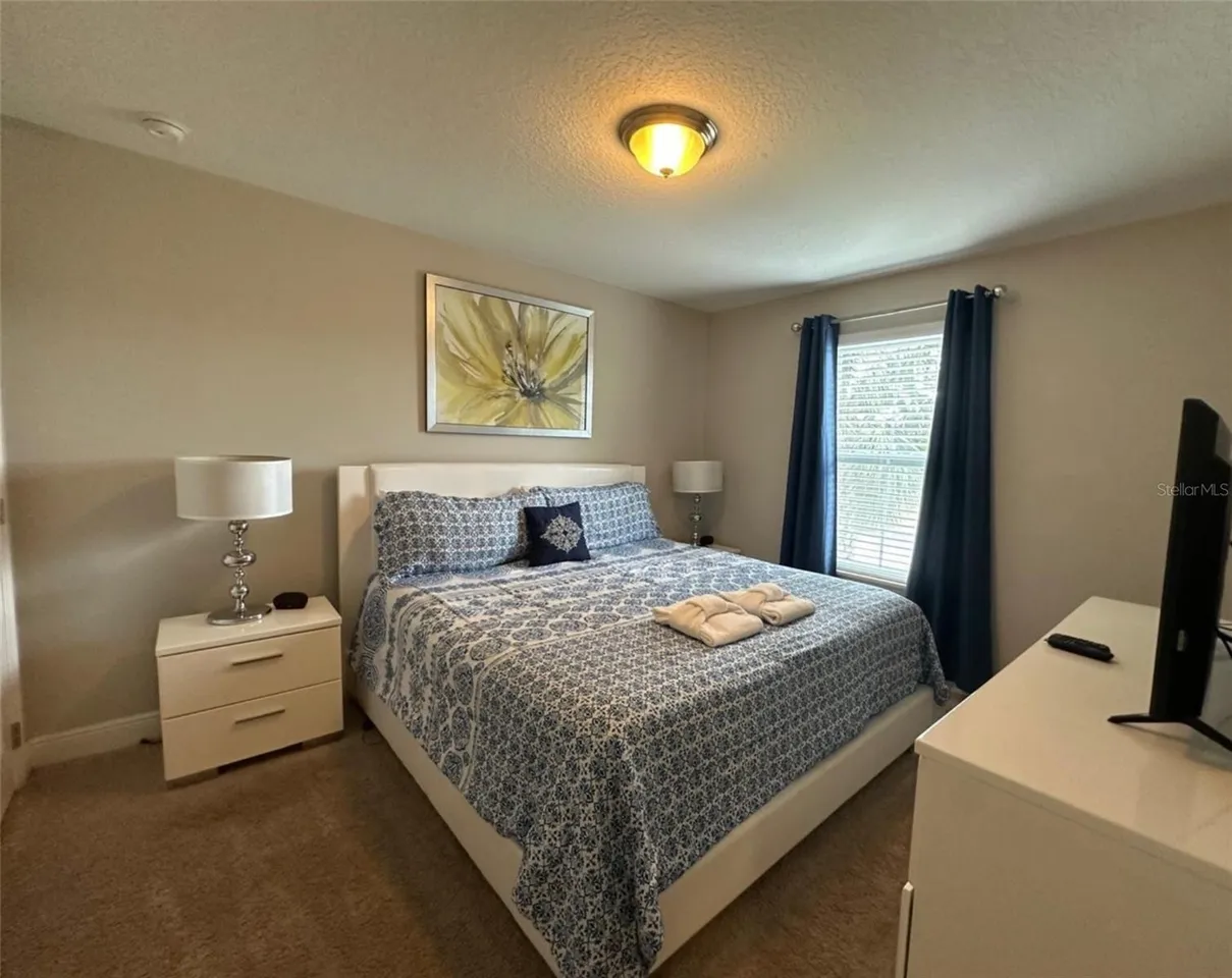 Slide show image of the Orlando Florida Home for Sale 36