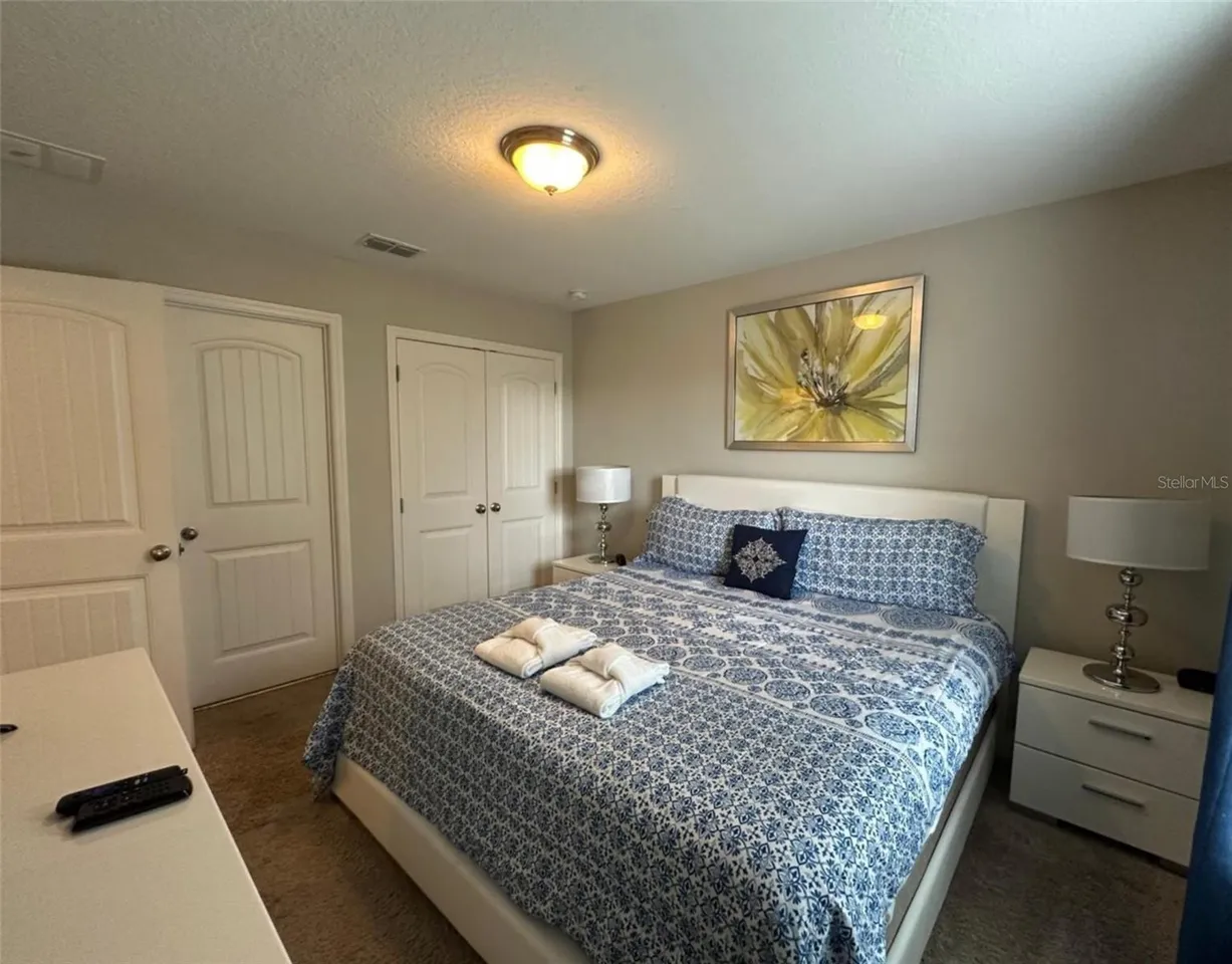 Slide show image of the Orlando Florida Home for Sale 37