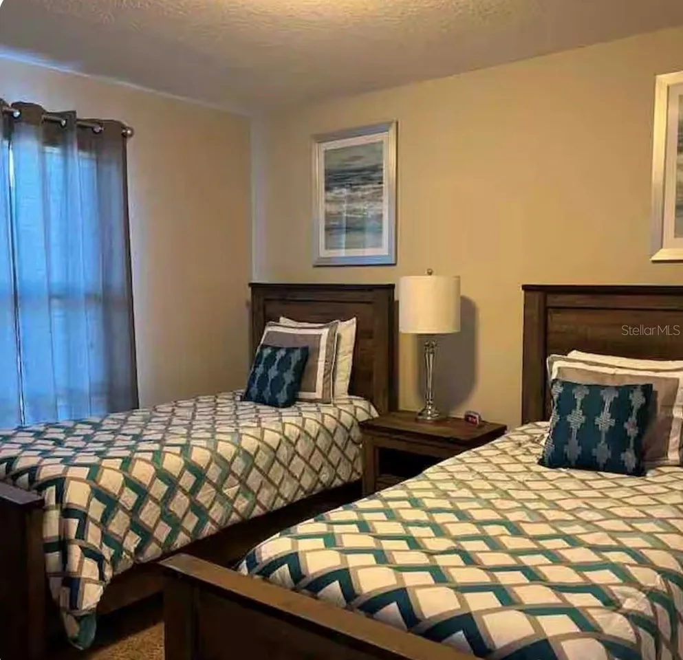 Slide show image of the Orlando Florida Home for Sale 38