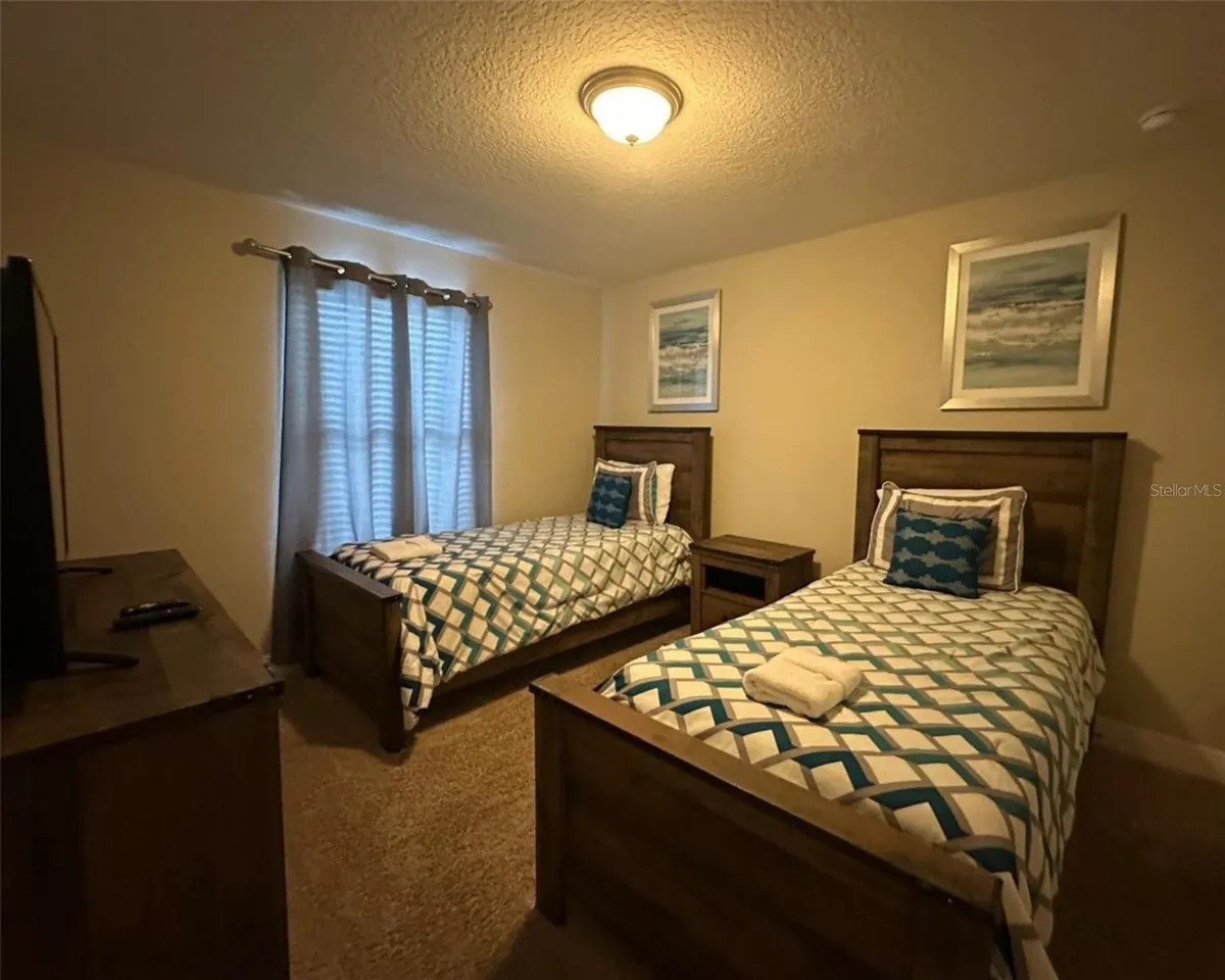 Slide show image of the Orlando Florida Home for Sale 39