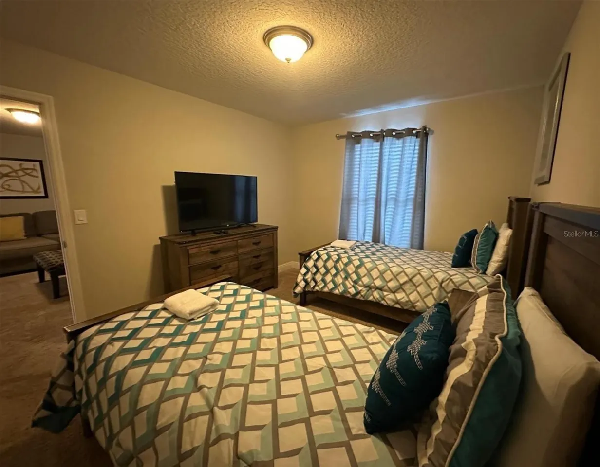 Slide show image of the Orlando Florida Home for Sale 40