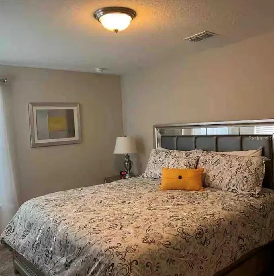 Slide show image of the Orlando Florida Home for Sale 42