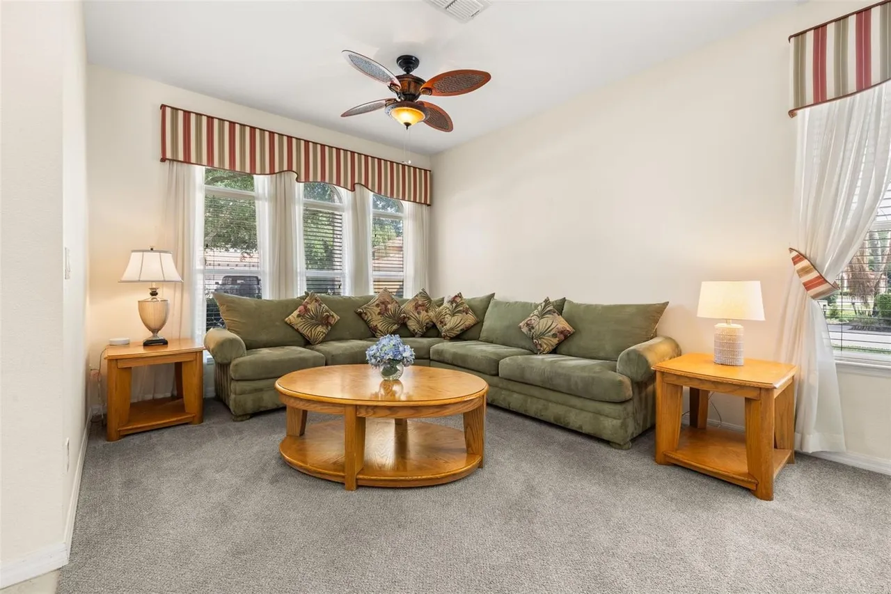 Slide show image of the Orlando Florida Home for Sale 10