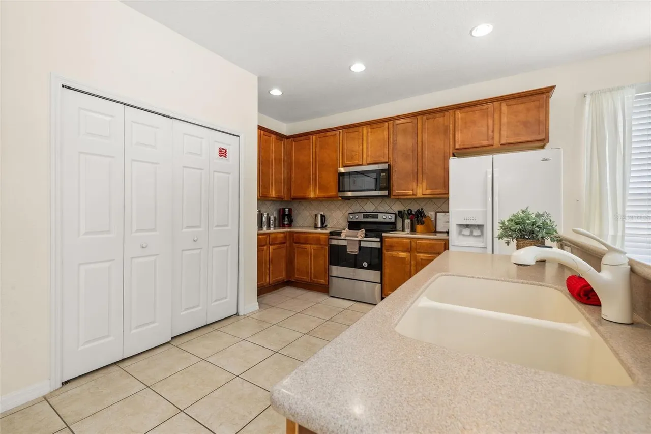 Slide show image of the Orlando Florida Home for Sale 13