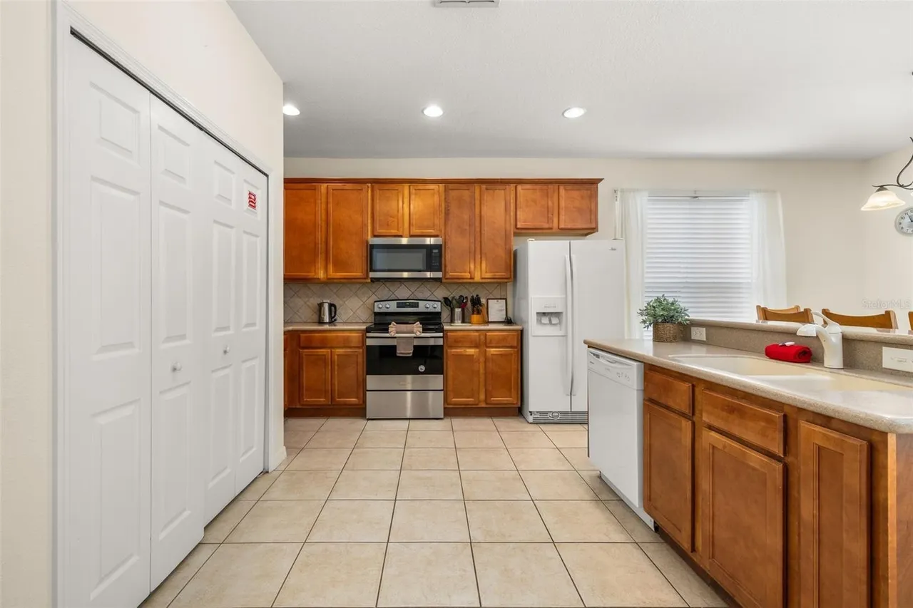 Slide show image of the Orlando Florida Home for Sale 14