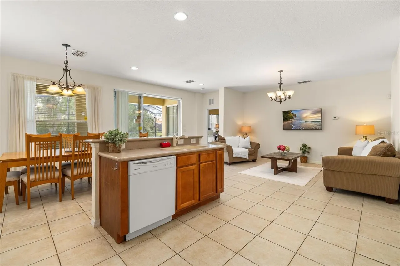 Slide show image of the Orlando Florida Home for Sale 17
