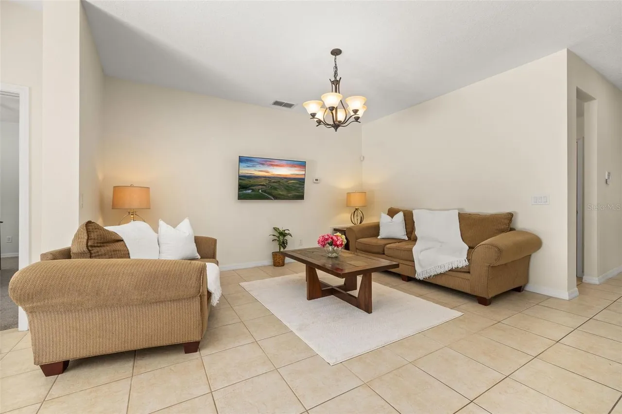 Slide show image of the Orlando Florida Home for Sale 22