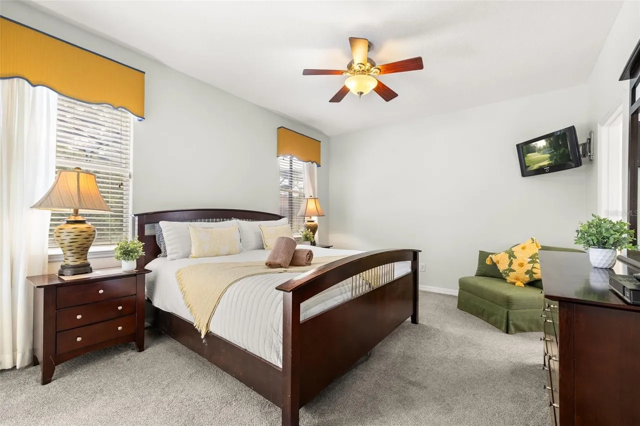 Slide show image of the Orlando Florida Home for Sale 25