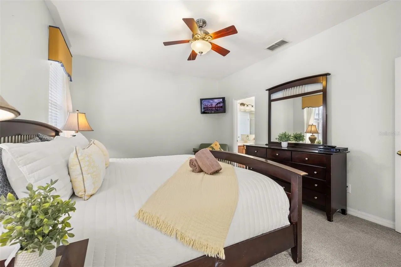 Slide show image of the Orlando Florida Home for Sale 27