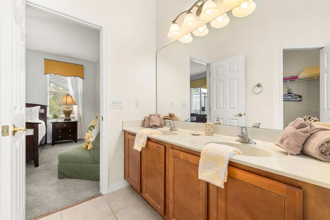 Slide show image of the Orlando Florida Home for Sale 29