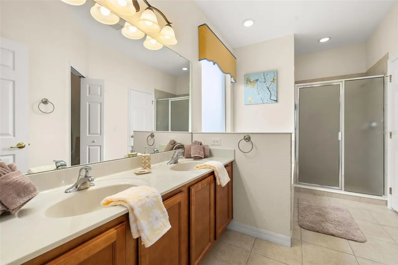Slide show image of the Orlando Florida Home for Sale 31
