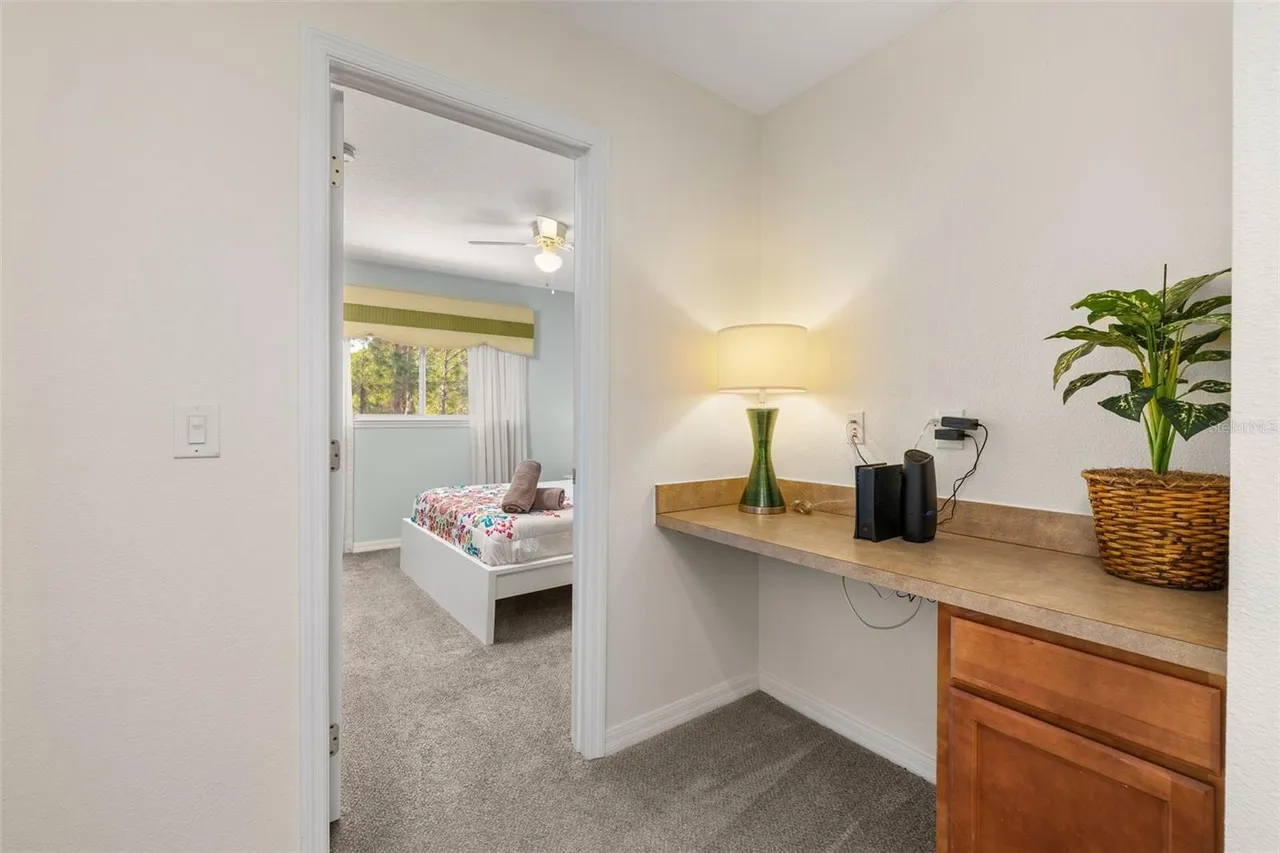 Slide show image of the Orlando Florida Home for Sale 37