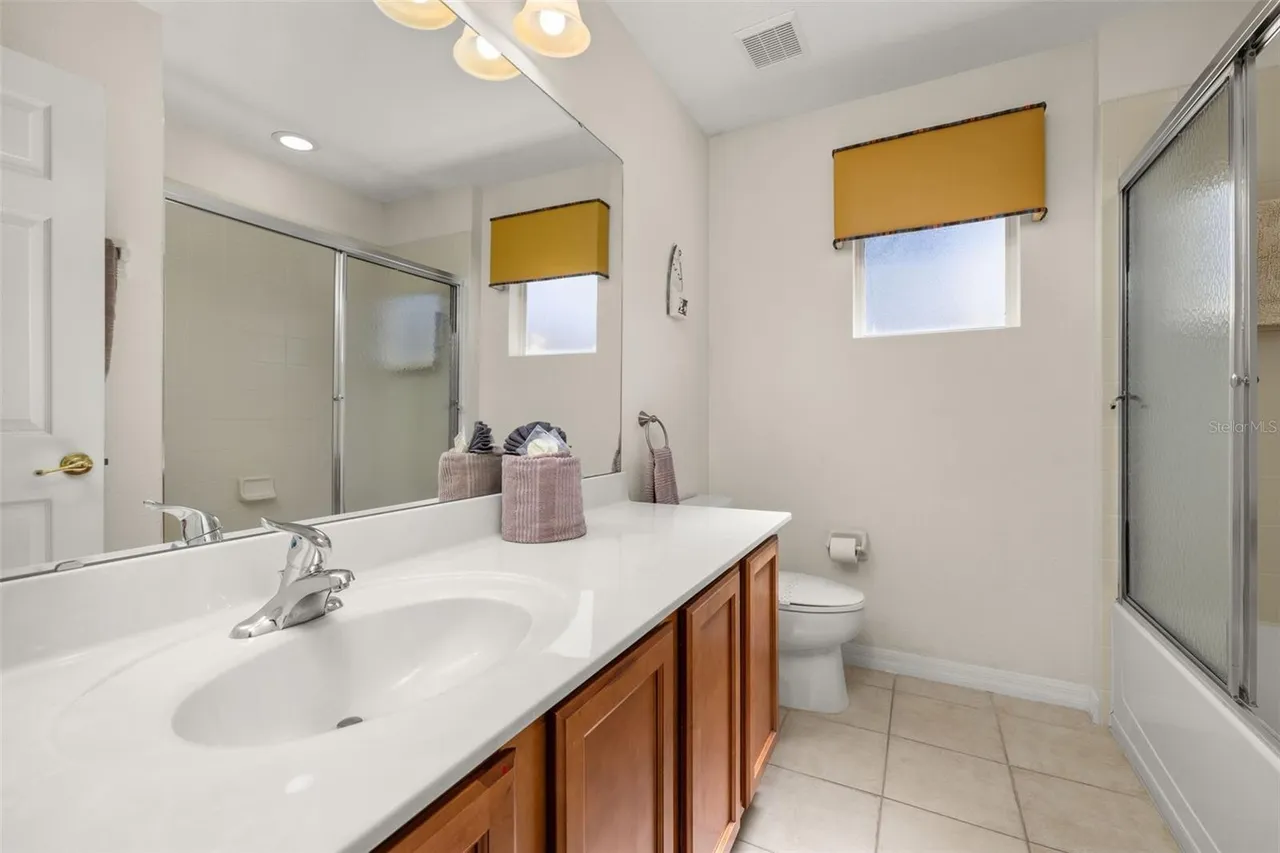 Slide show image of the Orlando Florida Home for Sale 41