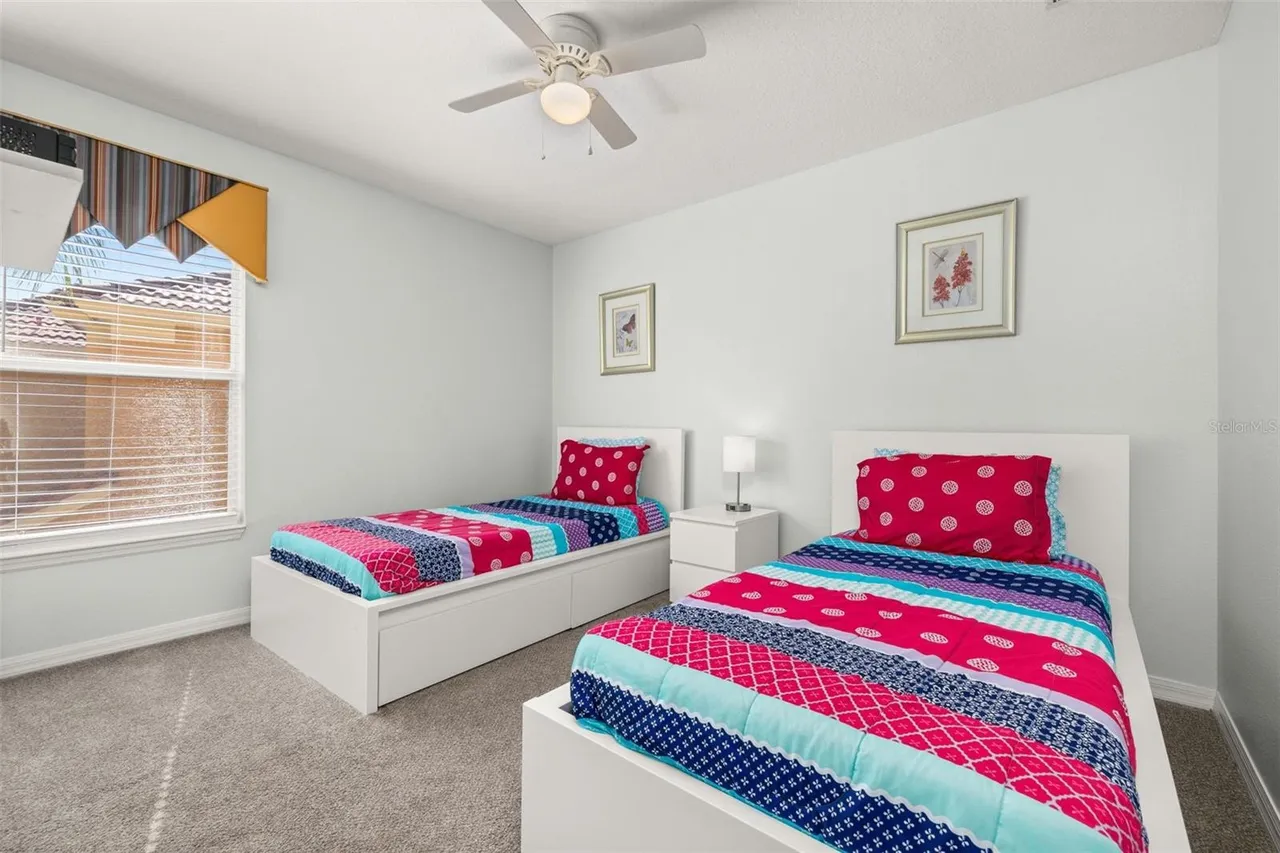 Slide show image of the Orlando Florida Home for Sale 44