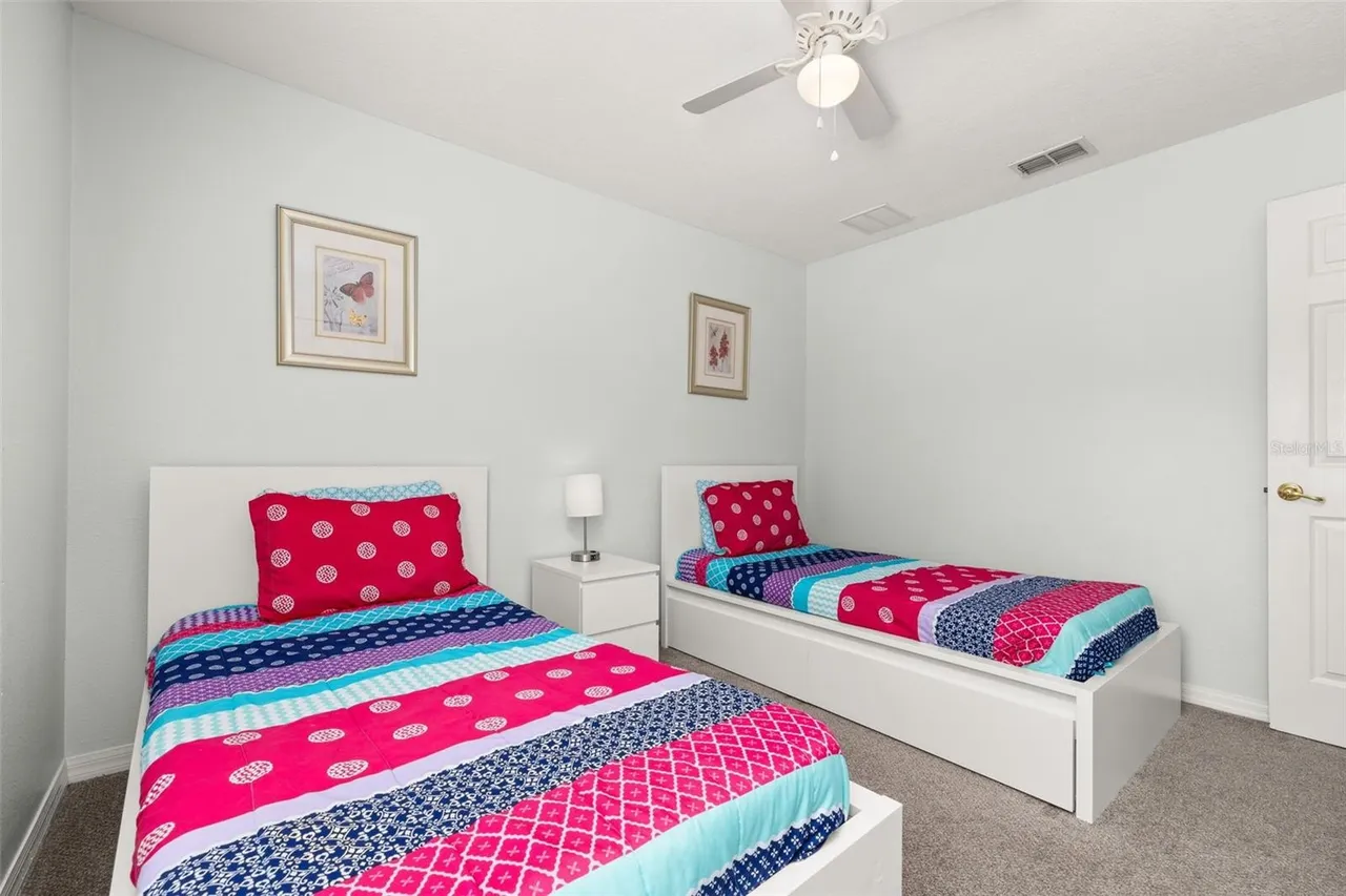 Slide show image of the Orlando Florida Home for Sale 45