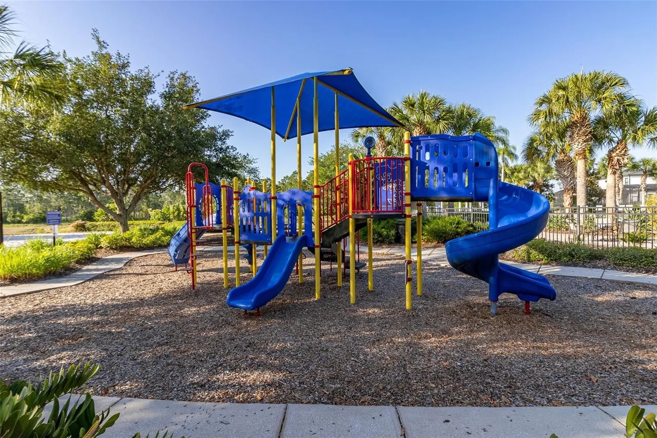 Slide show image of the Orlando Florida Home for Sale 66