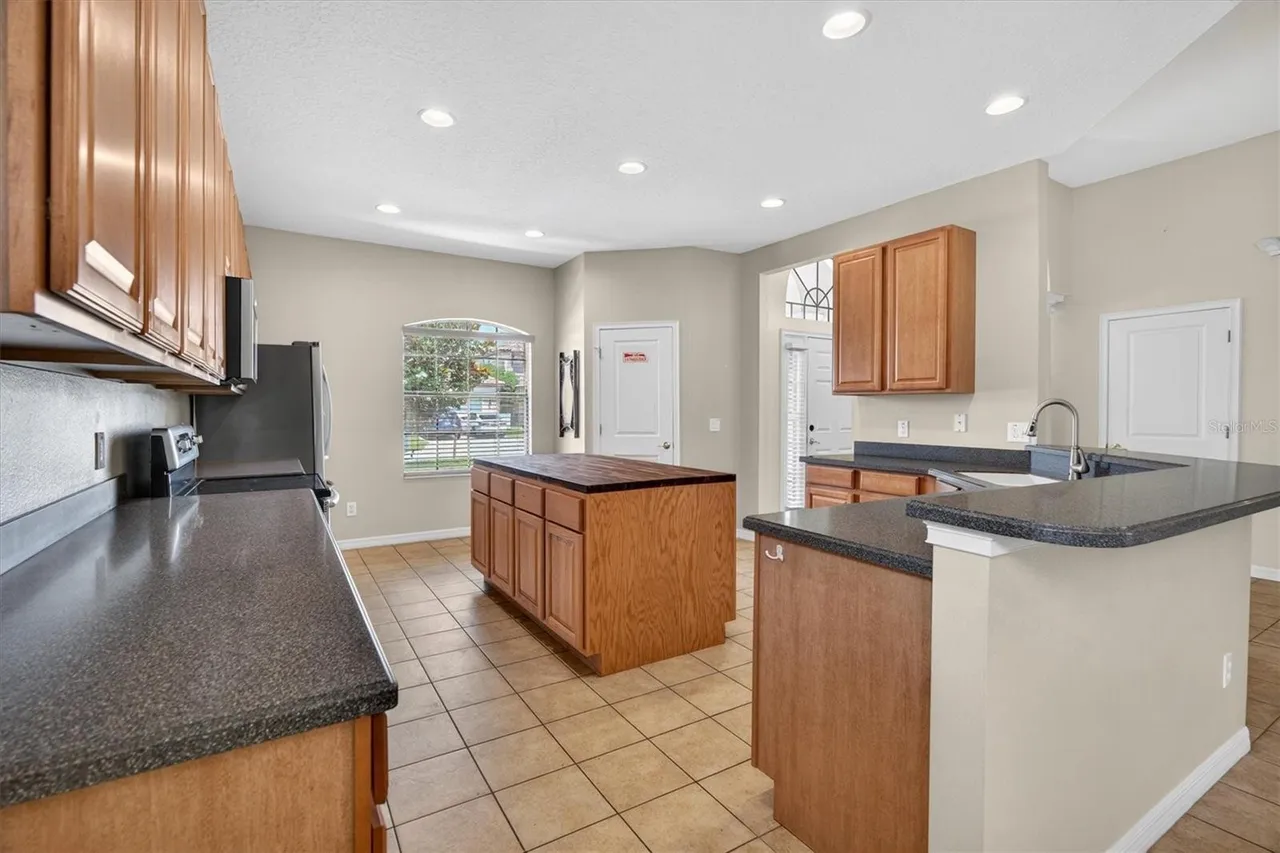 Slide show image of the Orlando Florida Home for Sale 15