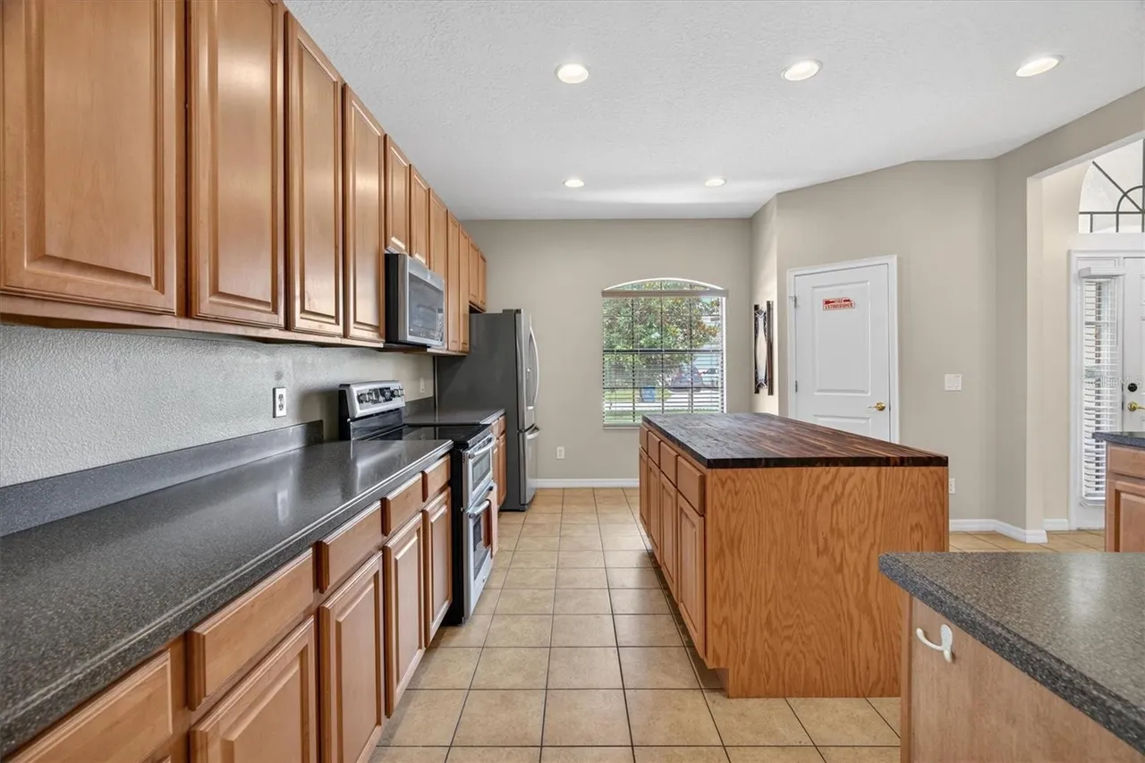 Slide show image of the Orlando Florida Home for Sale 16