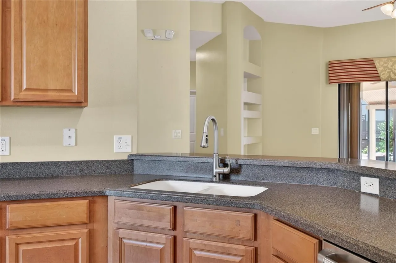Slide show image of the Orlando Florida Home for Sale 17