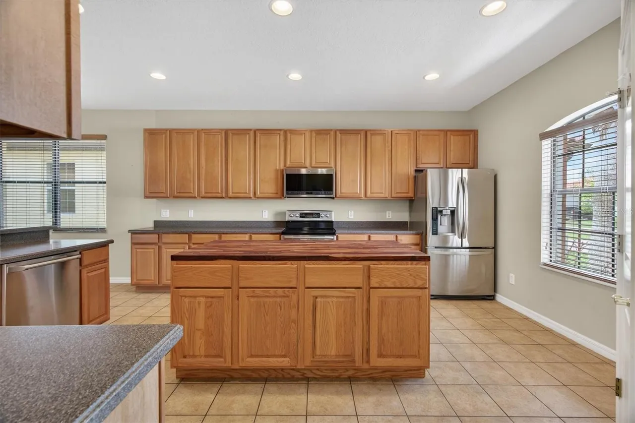 Slide show image of the Orlando Florida Home for Sale 19
