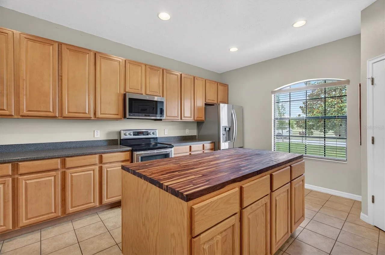 Slide show image of the Orlando Florida Home for Sale 21