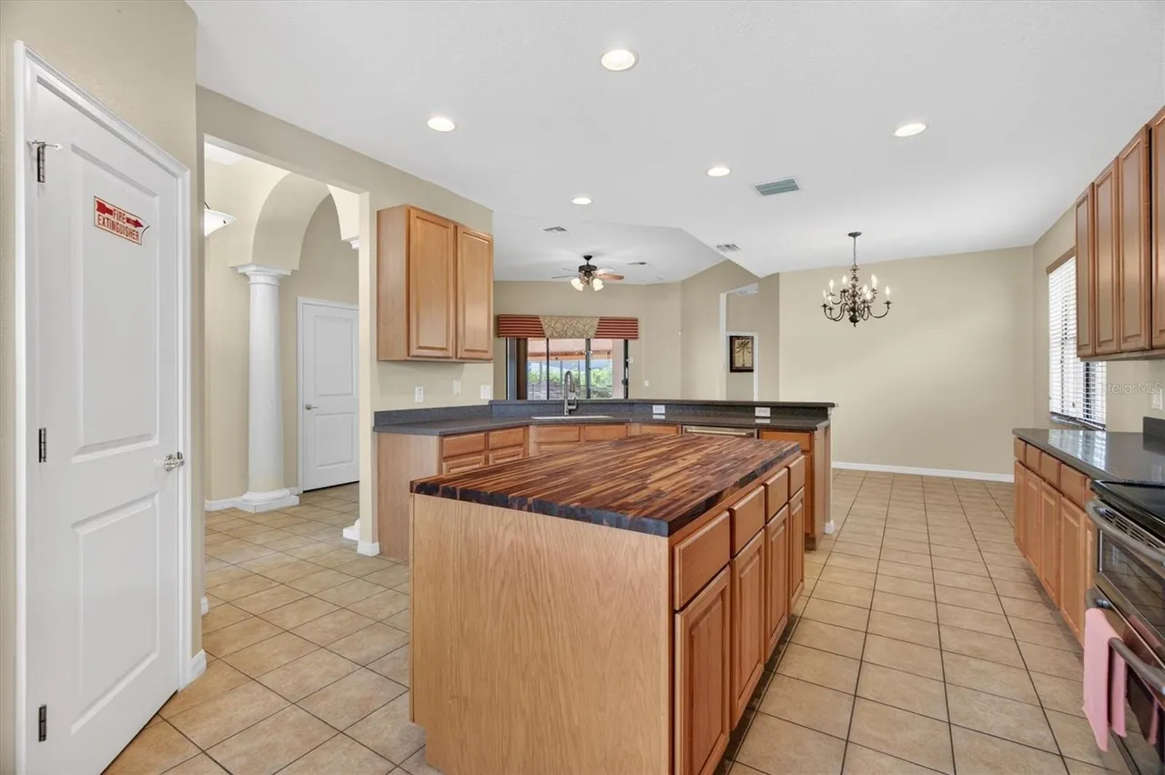 Slide show image of the Orlando Florida Home for Sale 23