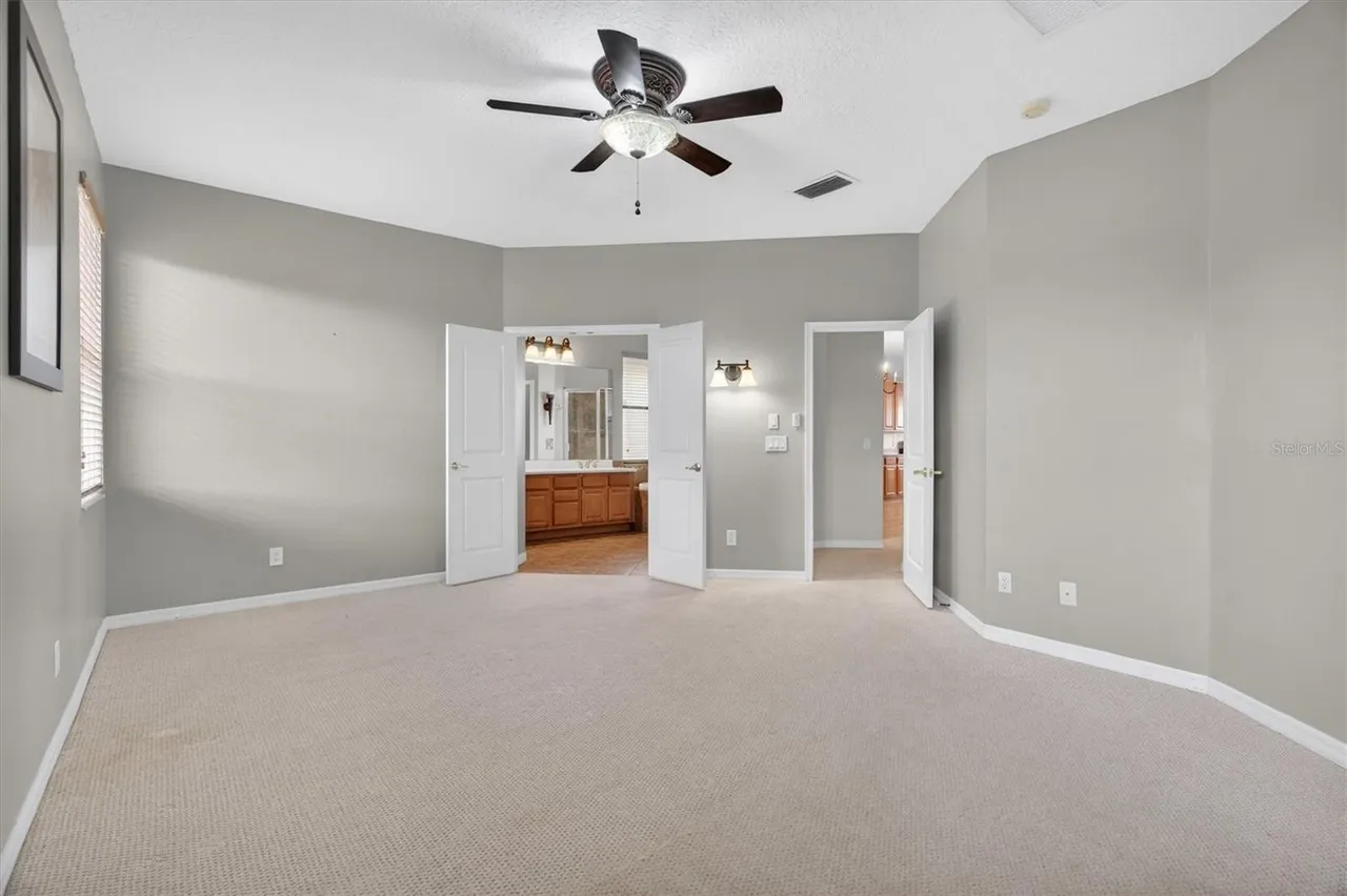 Slide show image of the Orlando Florida Home for Sale 25