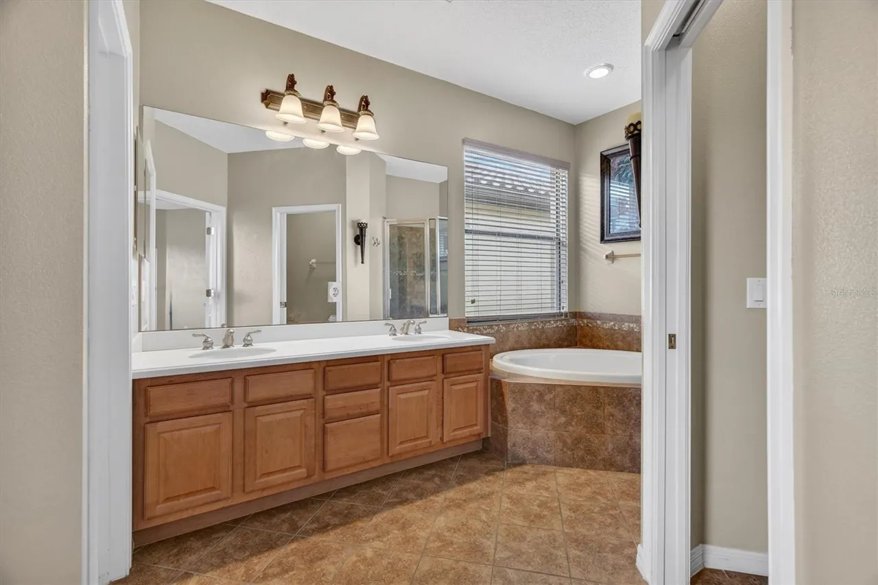 Slide show image of the Orlando Florida Home for Sale 26