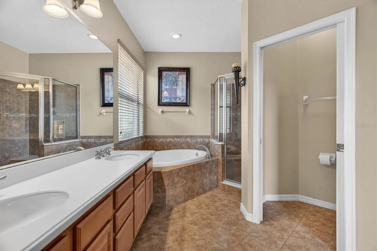 Slide show image of the Orlando Florida Home for Sale 27