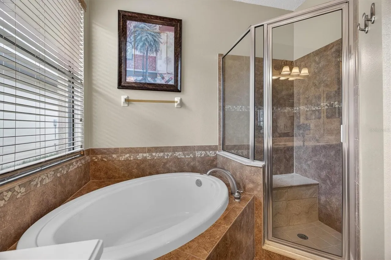 Slide show image of the Orlando Florida Home for Sale 28