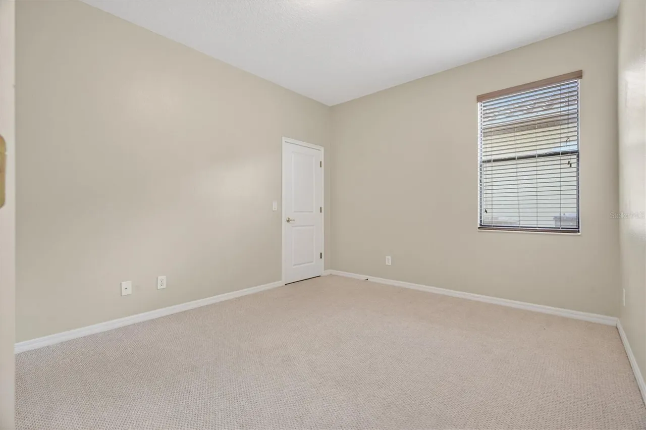 Slide show image of the Orlando Florida Home for Sale 29