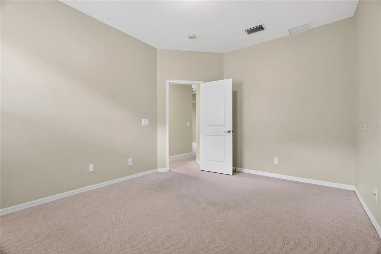 Slide show image of the Orlando Florida Home for Sale 30