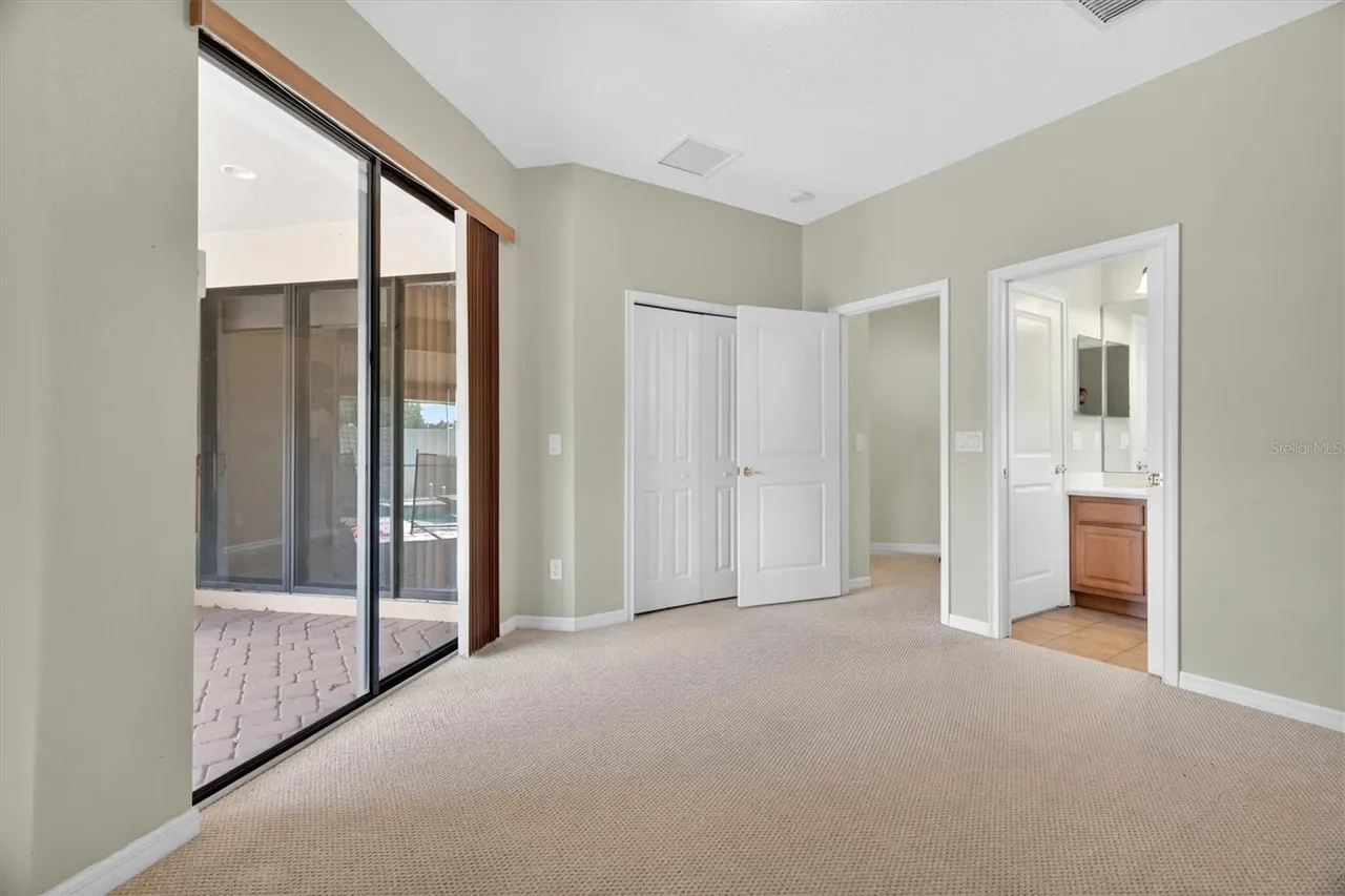 Slide show image of the Orlando Florida Home for Sale 34