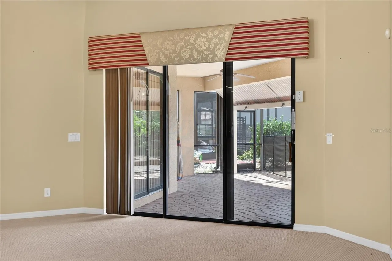Slide show image of the Orlando Florida Home for Sale 36