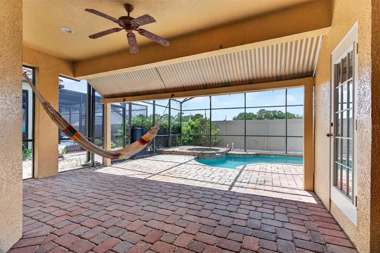 Slide show image of the Orlando Florida Home for Sale 37